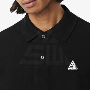 เสื้อยืดโปโลผู้ชายแขนสั้นระบายอากาศได้ดีดีไซน์เรียบง่ายสีพื้นออกแบบได้ตามต้องการ - Product Image 2