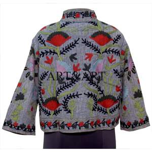 Chaqueta de Invierno para Mujer, Hecha a Mano, de Algodón Acolchado y Bordado Suzani TNT, con Diseño Acogedor - Product Image 5