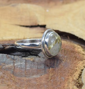 แหวนพลอยอัญมณีทรงหลังเบี้ยขนาด12มม. 925แข็งทำด้วยมือเงินแท้ขอบทองแบบคลาสสิก - Product Image 2