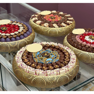 Présentoir à chocolat luxueux Bol à chocolat en métal doré de haute qualité avec base découpée au laser pour célébration ou occasion spéciale - Product Image 5