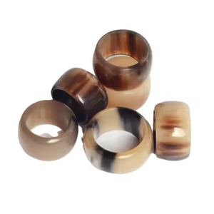 Anillo de cuerno con detalles intrincados para hombres y mujeres Anillos de dedo ajustables de cuerno de buey natural con estilo - Product Image 2