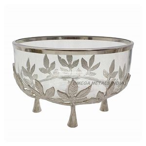 Ensemble de bols de service en métal doré de bonne qualité avec surface martelée texturée et base surélevée pour un dîner élégant et une utilisation décorative - Product Image 4