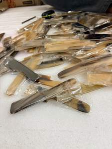 Peigne à dents larges en corne de buffle naturelle, écologique, fait à la main, avec poignée, gravure de logo acceptée, Inde - Product Image 3