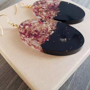 Boucles d'oreilles en résine brodée, bijoux de mode en acier inoxydable faits à la main pour femmes et filles, look classique de mariage, haute qualité - Product Image 1