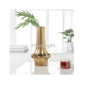 Jarrón Decorativo Moderno de Hierro para Mesa, Color Blanco de Primera Calidad, Tamaños Personalizados para Bodas y Fiestas - Product Image 6