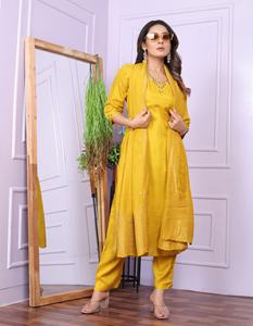 El último diseñador Pure Viscose Muslin Silk Hand Work Kurti Set de Fab Zone - Product Image 4