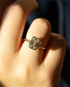 Taille émeraude 12x8mm Moissanite Solitaire Bague de fiançailles Réglage de la lunette en or | Bijoux fins de mariage en pierre blanche - Product Image 2