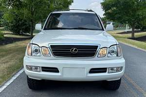 Lexus LX 470 AWD Plus de 1998, Usado en Buen Estado, Sin Accidentes, Volante a la Izquierda/Derecha - Product Image 2