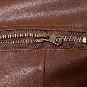 Chaqueta Varsity de Cuero PU Personalizada para Hombre, Estilo Streetwear, con Mangas de Cuero PU, Fabricantes de Ropa Personalizada - Product Image 6