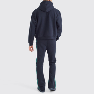 Conjunto Deportivo de Dos Piezas para Hombre con Logotipo Personalizado, Sudadera Corta Holgada y Pantalones Deportivos Anchos con Corte Acampanado, Colección de Invierno - Product Image 2