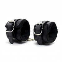 Menottes Sexys en Métal Réglables Cuir PU Peluche Contraintes Esclave Érotiques Menottes pour Couples Jouets Sexuels