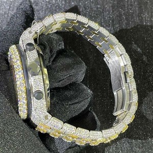 นาฬิกาข้อมือผู้ชายแบบฮิปฮอปสุดหรู ประดับเพชรโมอิสซาไนต์ VVS  ตัวเรือนสแตนเลสสตีล  ระบบกลไก ETA  พร้อมฟังก์ชั่นแสดงวันที่แบบอนาล็อก - Product Image 3