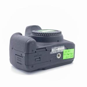 กล้องดิจิตอล SLR ระดับมืออาชีพ 18MP พร้อมเลนส์ 70-300 มม. F4-5.6 จำนวนชัตเตอร์ 36.9K วินาที ถ่ายวิดีโอ HD 4K ใช้งานน้อย เหมาะสำหรับการถ่ายภาพด้วยกล้อง DSLR - Product Image 1