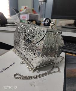 กระเป๋าคลัทช์ทรงสี่เหลี่ยมผืนผ้าทำมือจากทองเหลืองคุณภาพพรีเมียมอินเดีย ชุบเงินออกซิไดซ์ ดีไซน์ทันสมัย เหมาะสำหรับงานแต่งงาน - Product Image 3