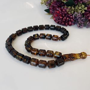 Misbaha en ambre vert de la Baltique, perles naturelles en forme de baril avec des inclusions végétales - Product Image 2