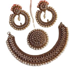 Haath Phool Pakistaní Vintage Chapado en Oro con Delicadas Cadenas de Perlas y Anillos Florales para las Manos - Product Image 1