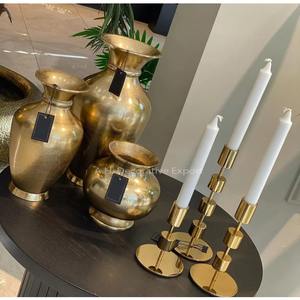 Florero de metal de diseño tradicional acabado dorado con acabado envejecido acento elegante para decoración temática al por mayor de La India - Product Image 1