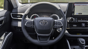 Toyota RAV4 2021 SUV, Motor de Aspiración Natural, Automático, Neumáticos R16, Asientos de Cuero, Interior Oscuro, Tracción Total, Volante a la Izquierda, Usado - Product Image 5