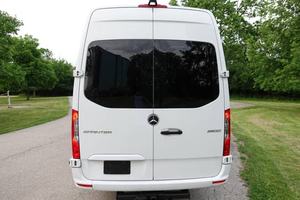 CAMIONETA DE LUJO MERCEDES-BENZ SPRINTER 2500 2021 IMPECABLE, CON VOLANTE A LA IZQUIERDA/DERECHA, MOTOR TURBODIÉSEL, LISTA PARA ENVIAR - Product Image 5