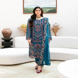 Robes Eid Robes de soirée lourdes pour femmes avec mousseline brodée Trois pièces Punjabi Costumes par Ramsha Vol A-8 Long Maxi Frock - Product Image 4