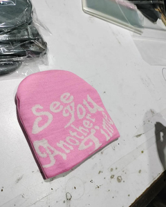 Gorro de invierno infantil de punto acrílico cálido y acogedor personalizado al por mayor, gorro con estampado en relieve, característica común de tela para niños con OEM - Product Image 5