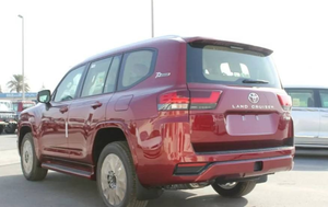 Toyota Land Cruiser GXR Twin Turbo Rouge Vif 2024 d'occasion avec sièges en cuir, boîte automatique, système de navigation Bluetooth, toit ouvrant - Product Image 3