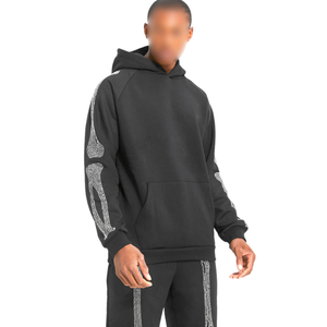Chándal con estampado de esqueleto llamativo en negro para un look de calle único y llamativo. - Product Image 2