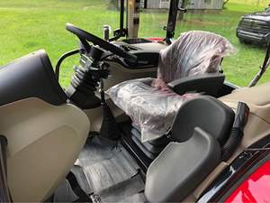 Tractor Utilitario Massey Ferguson 4707 de 70HP, 2WD, con Transmisión de Engranajes, de Alta Resistencia para Trabajo Pesado en Terrenos Agrícolas, con Motor, Caja de Cambios y Bomba de Alta Potencia - Product Image 6