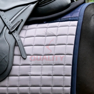 Tapis de selle anglais durable et respirant doublure douce matelassée pour le confort du cheval conception légère pour l'équitation quotidienne et l'utilisation d'exposition - Product Image 3