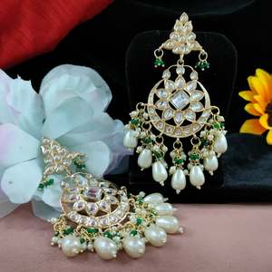 Pendientes Kundan con perlas colgantes, juego de piedras preciosas de alta calidad en una base dorada o plateada, atractivo atemporal, brillo suave y brillante - Product Image 2