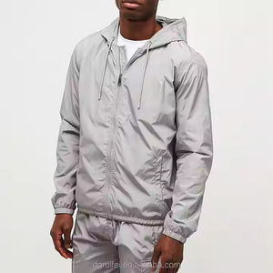 Chaqueta cortavientos deportiva ligera unisex personalizada para hombre Softshell con capucha impermeable para la temporada de primavera personalizada para OEM - Product Image 4