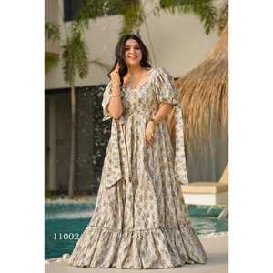 Impresionante y Hermoso Conjunto de Vestido Étnico Tradicional para Mujer, Estampado Digital, Completamente Amplio, con Crepé Pesado Incorporado - Product Image 1