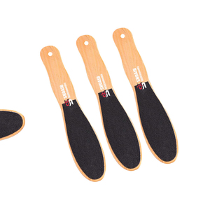 Lima de Pies de Acero Inoxidable de Alta Calidad con Mango de Madera de Doble Cara, Removedor de Callosidades y Piel Muerta, Producto de Cuidado de Belleza para Pedicura - Product Image 1