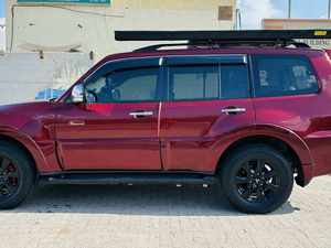 PAJERO 4.5L V6 d'occasion 2022-2023, berline à conduite à gauche avec transmission intégrale, intérieur en cuir foncé Aspire, transmission automatique - Product Image 2