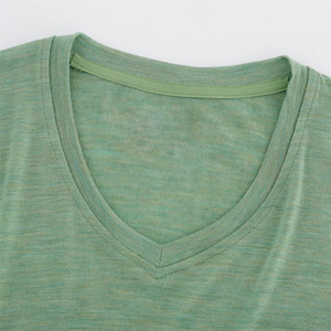 Camiseta con cuello en V personalizada de alta calidad para hombre nueva llegada 2025 mejor calidad algodón liso Unisex Slim Fit - Product Image 3