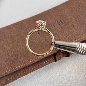 Bague de fiançailles en diamant de culture avec taille Old Mine dans un serti Haven - Product Image 2