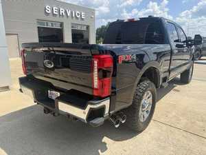 Ford F-250 Super Duty Lariat Crew Cab 4WD Diésel Automático 2024 Usado Limpio con Interior de Cuero Oscuro R18 - Product Image 6