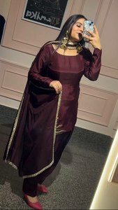 Travail à la main motif à manches longues couleur marron tissu de soie Crep naturel entièrement cousu prêt à porter trois pièces Salwar Kameez à vendre - Product Image 3