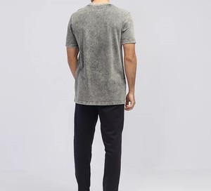 T-shirt pour homme en coton lavé, manches courtes, col rond, couleur unie, jersey tricoté, coupe classique, avec poche. - Product Image 3