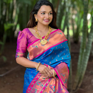 Hermoso Sari de Seda Paithani para Mujer con Tejido Zari y Diseño de Motivos Meenakari para Fiestas y Uso Casual - Product Image 1