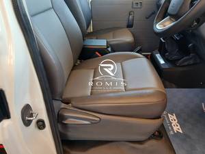 Toyota Land Cruiser 79 Pickup Usato Automatico 2.8L Guida a Sinistra Veicolo Utilitario Bianco - Product Image 3
