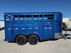 Remolque para Ganado de 30 pies y 3 Pisos, Usado, Modelo 2026, Estándar Canadiense, para Transporte de Caballos - Product Image 2