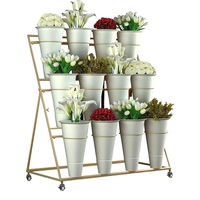 Présentoir de fleurs en métal avec 16 seaux à fleurs Support pour plantes à 4 niveaux avec chariot à 4 roues pour jardinière intérieure et extérieure avec support