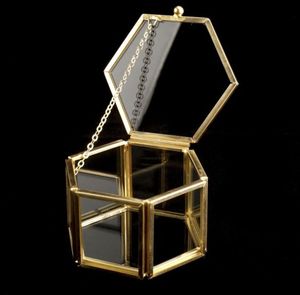 Joyero de cristal de latón metálico hexagonal hecho a mano con acabado dorado - Product Image 1
