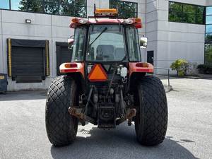 Tracteur chargeur frontal diesel M8540D 2011, couple élevé, levage lourd et robuste sur le terrain - Product Image 4