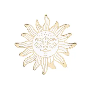 Forma di sole e luna in stile magico di alta qualità personalizza spilla in metallo placcato oro con spilla smaltata morbida