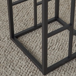 Table d'appoint moderne en verre de forme carrée avec base en métal, parfaite pour le salon, le café, le bureau et les espaces élégants de l'Inde - Product Image 2