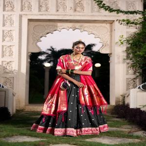 Vêtements de mariage Jacquard en soie avec tissage Zari Lehenga Choli Fabricant et fournisseur de l'Inde au taux le plus bas - Product Image 1