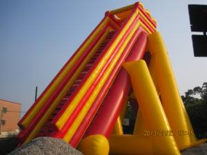 Toboggan aquatique géant gonflable en PVC de 50 mètres pour enfants, amusement aquatique estival en plein air pour centres commerciaux, usage commercial et hôtelier - Product Image 5