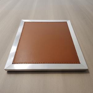 Bandeja de cuero moderna con diseño minimalista y textura Premium perfecta para exhibir accesorios o servir bebidas con estilo - Product Image 1